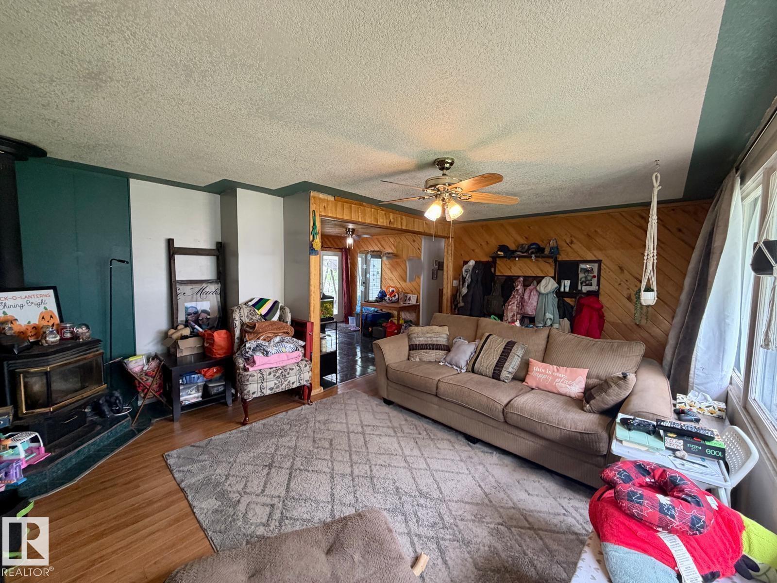 5012 48 Street - 10
