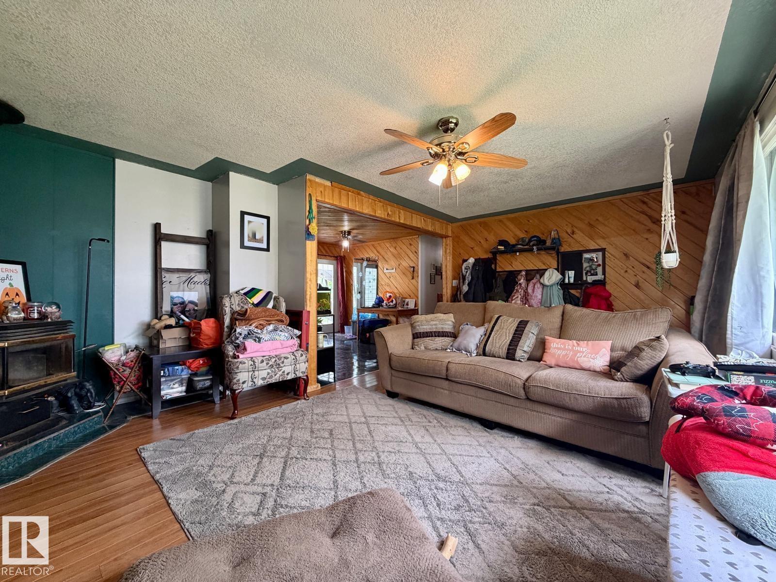 5012 48 Street - 11