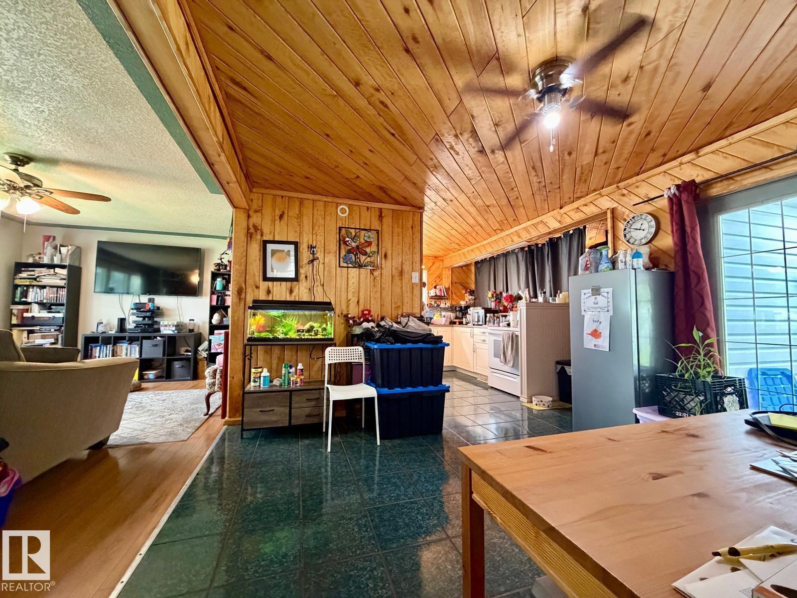 5012 48 Street - 12