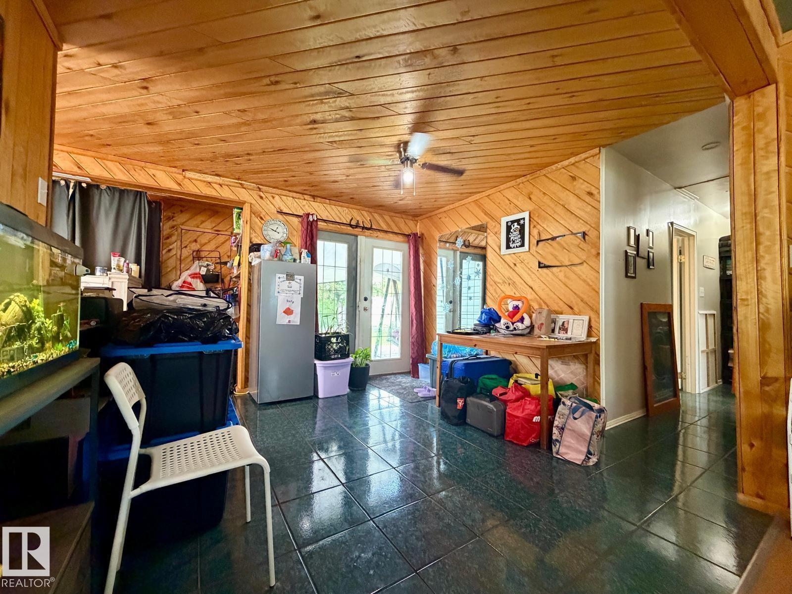 5012 48 Street - 13