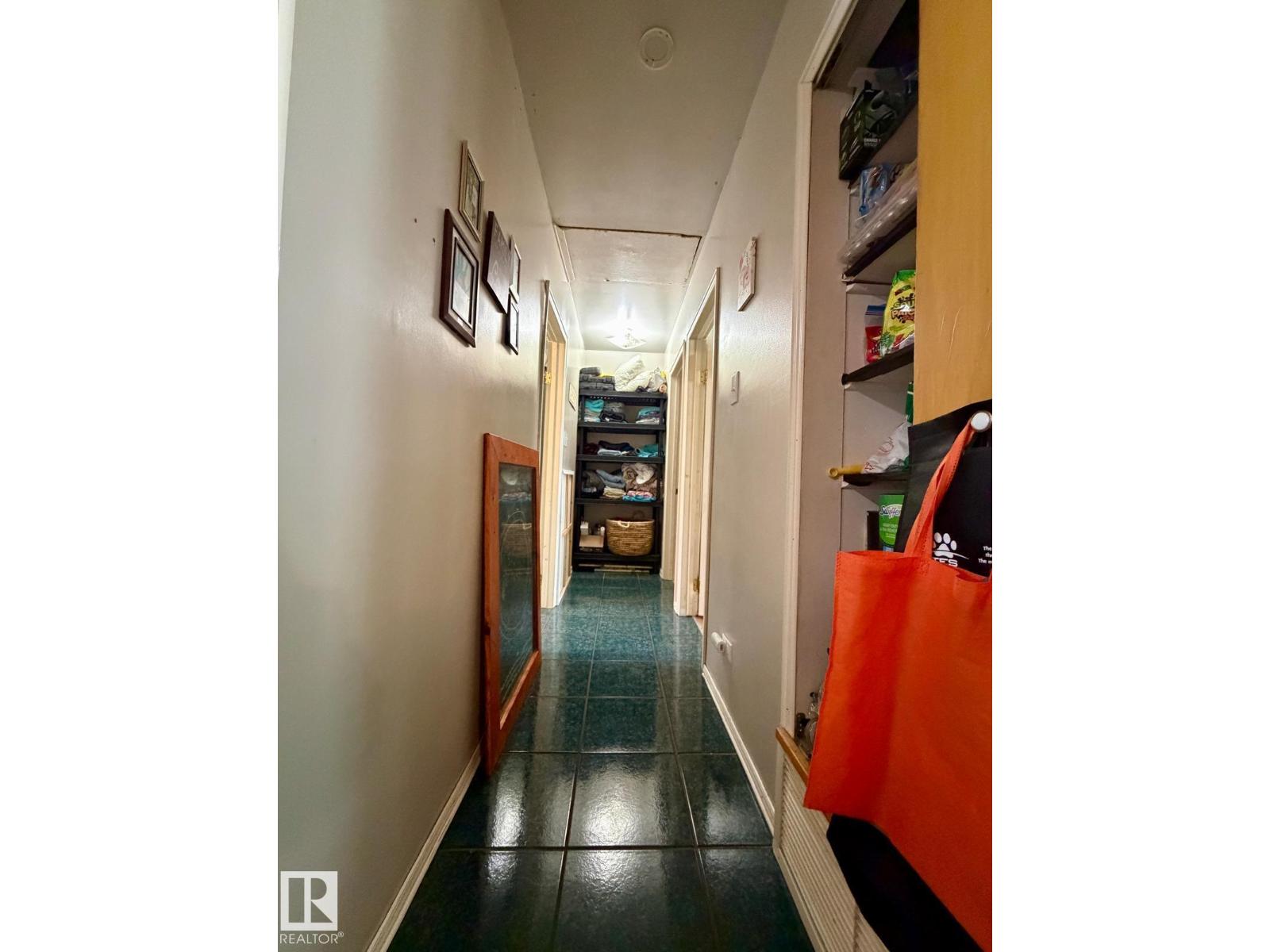 5012 48 Street - 16
