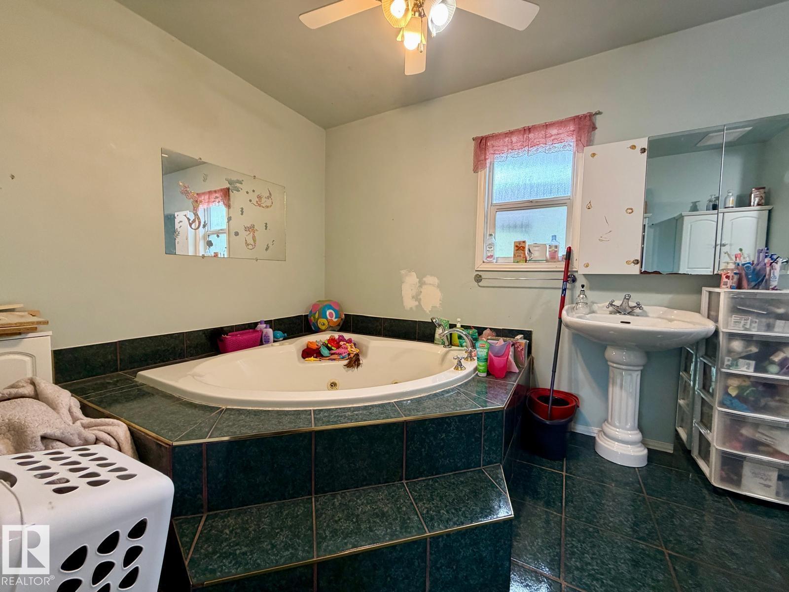 5012 48 Street - 19