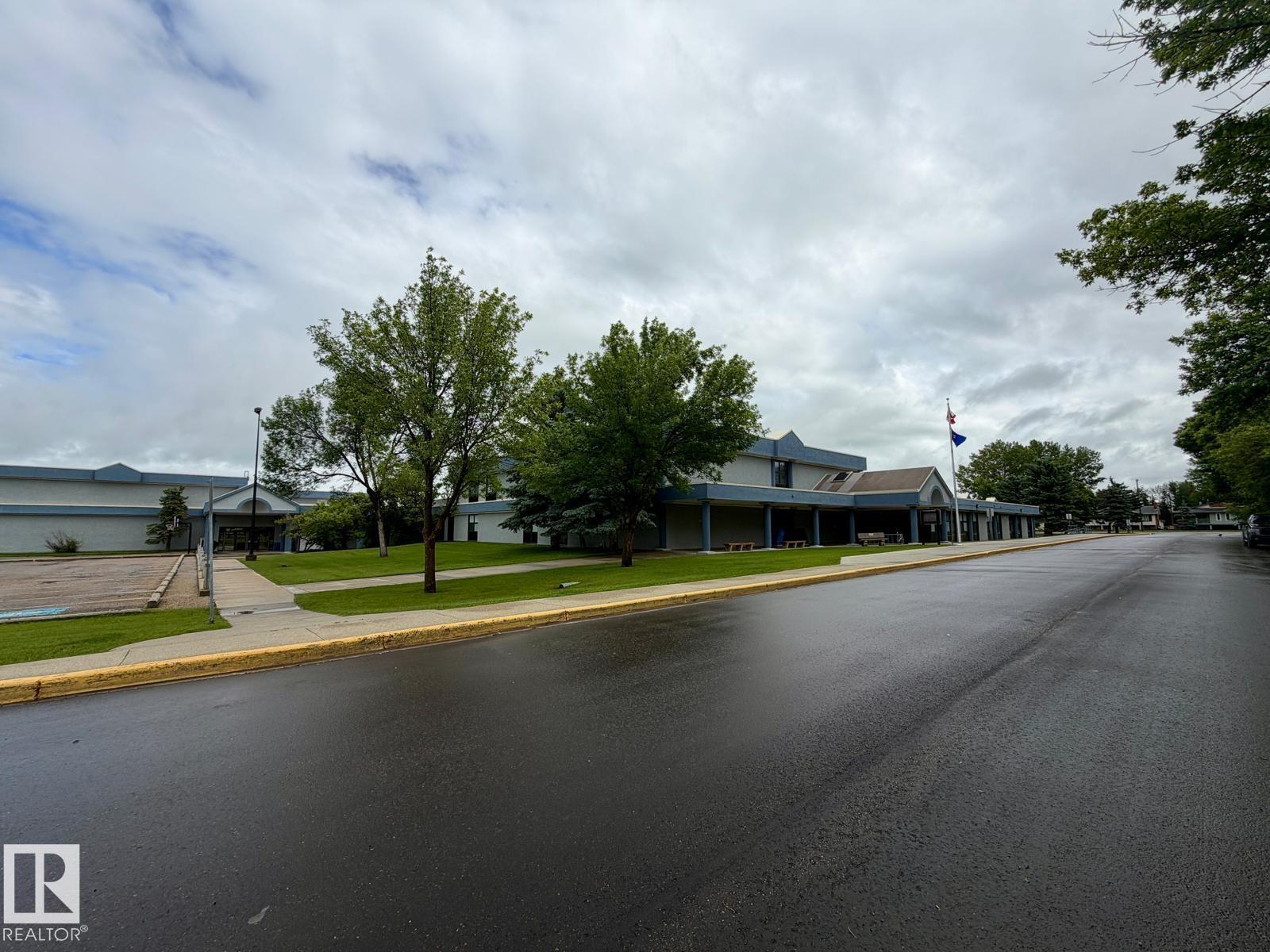 5012 48 Street - 27
