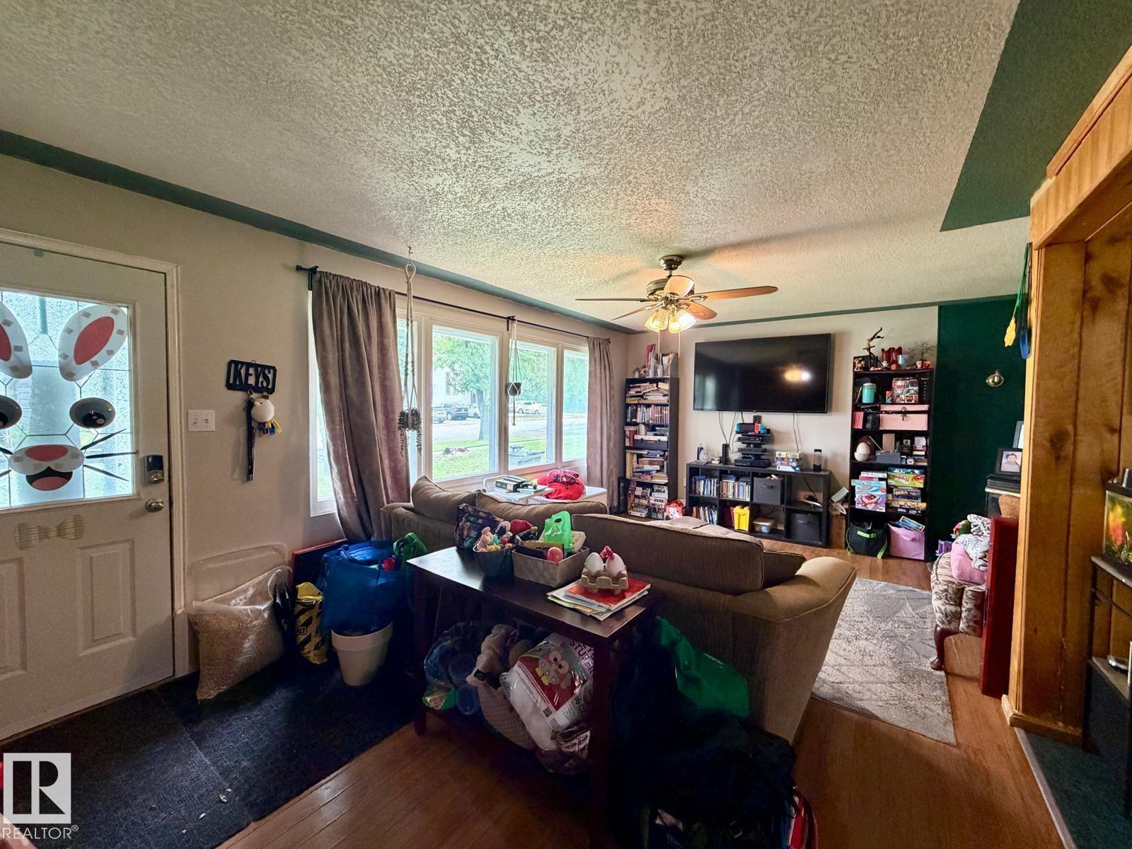 5012 48 Street - 8