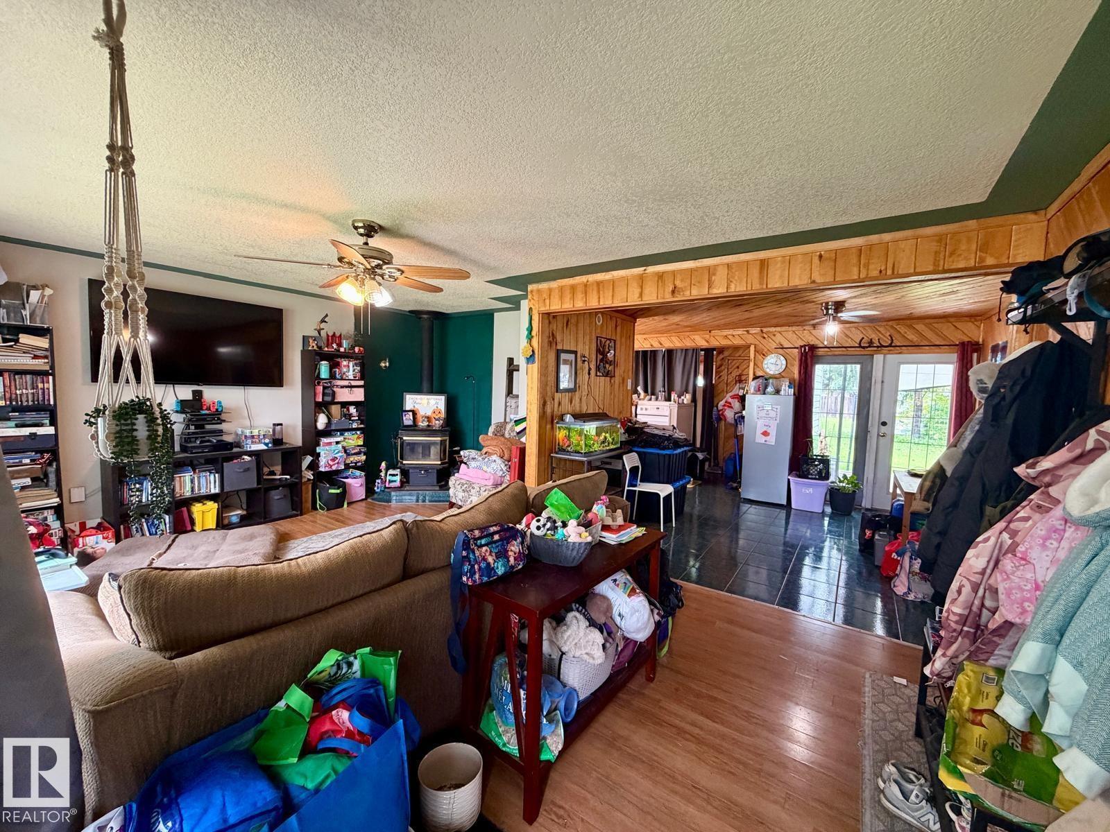 5012 48 Street - 9