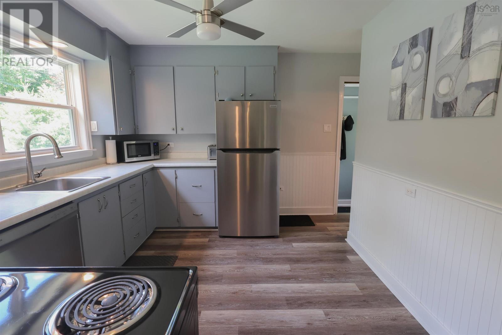 Property 3 of 45 of 99 WALNUT Street