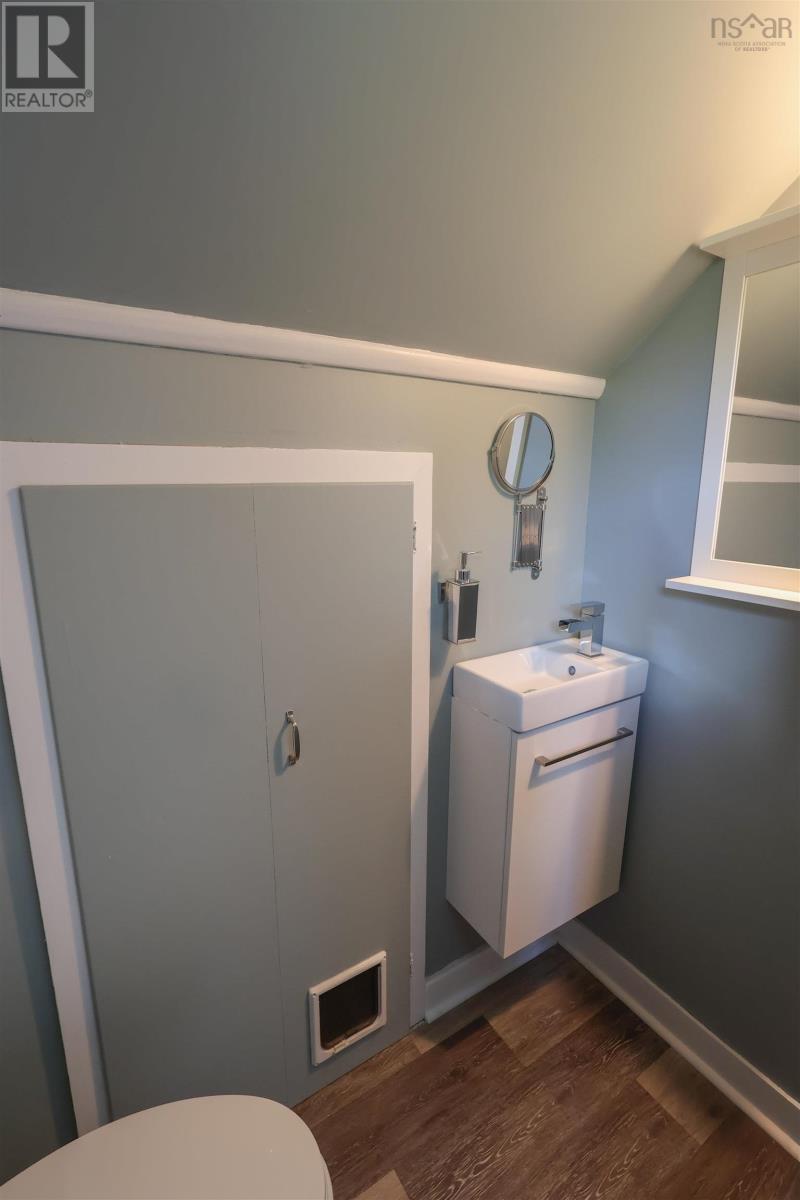 Property 20 of 45 of 99 WALNUT Street