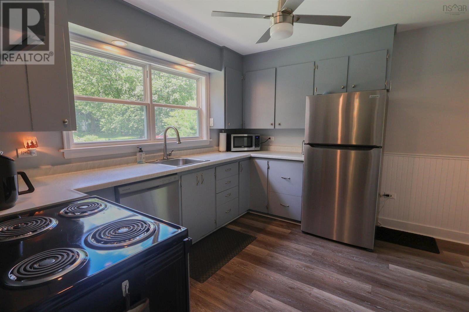Property 4 of 45 of 99 WALNUT Street