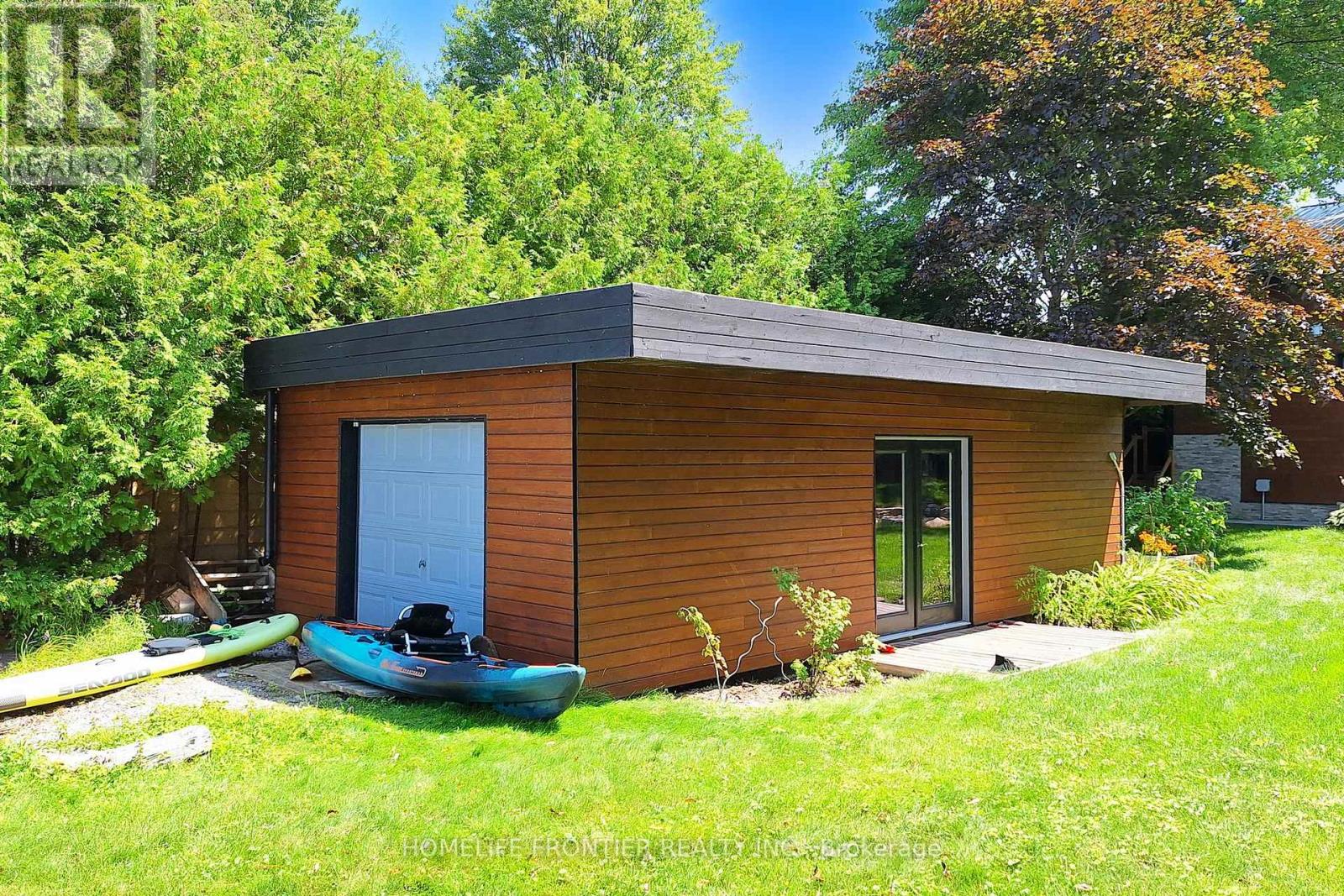 44 IRVING DRIVE - 36
