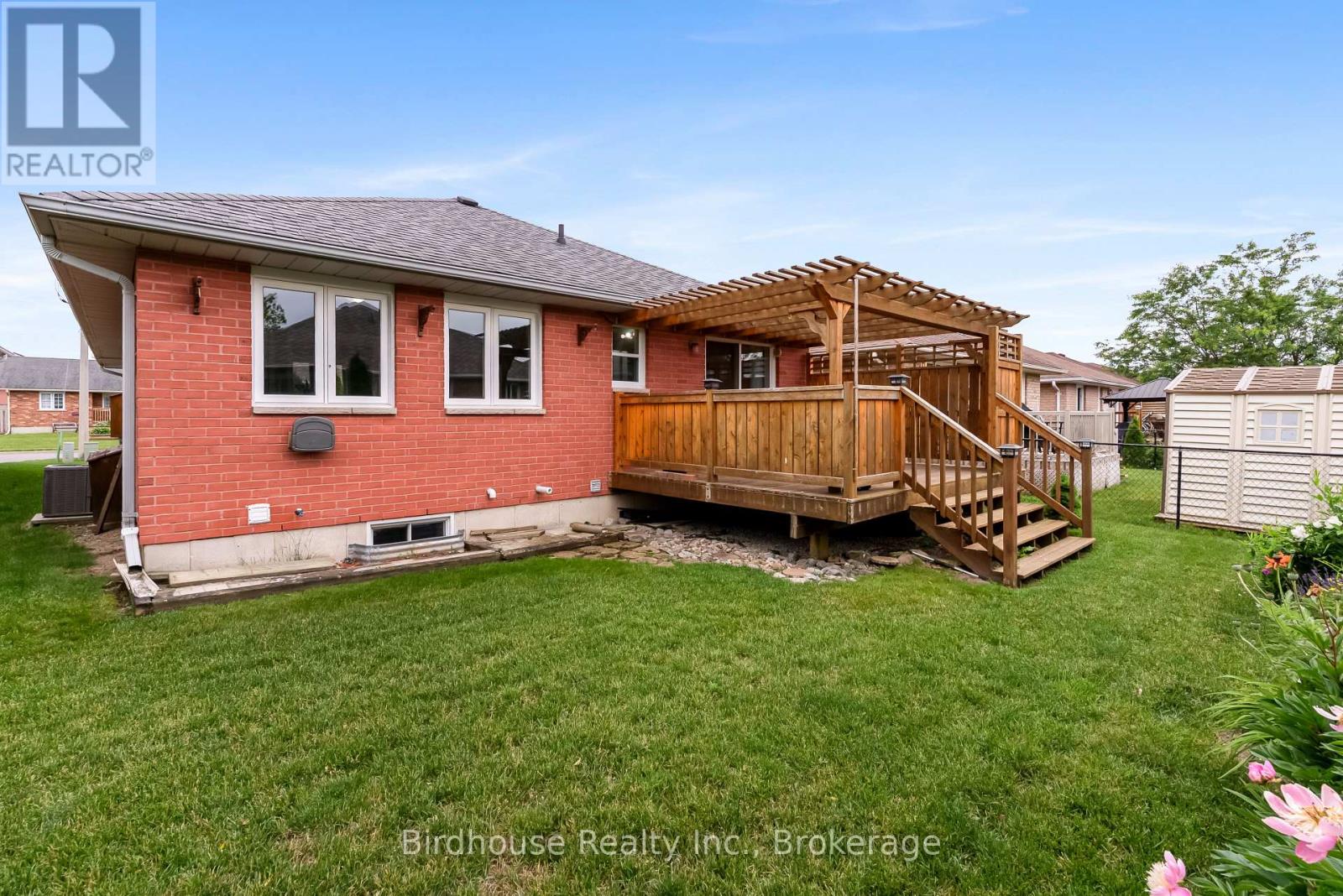 6 EAKINS CRESCENT - 25