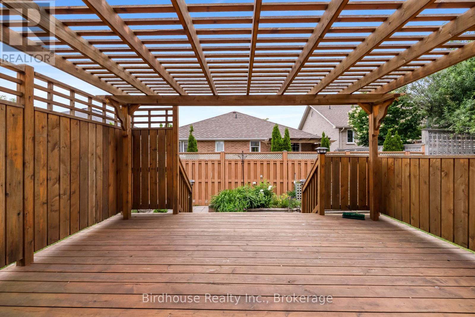 6 EAKINS CRESCENT - 27