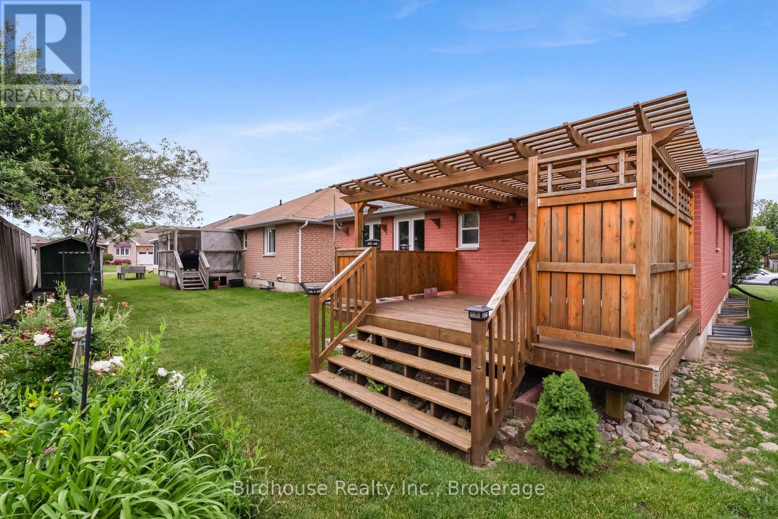 6 EAKINS CRESCENT - 24