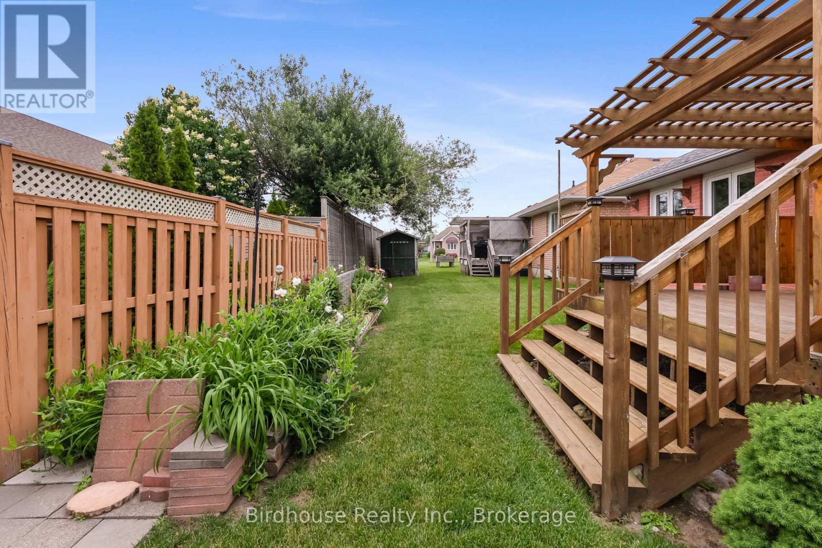 6 EAKINS CRESCENT - 26