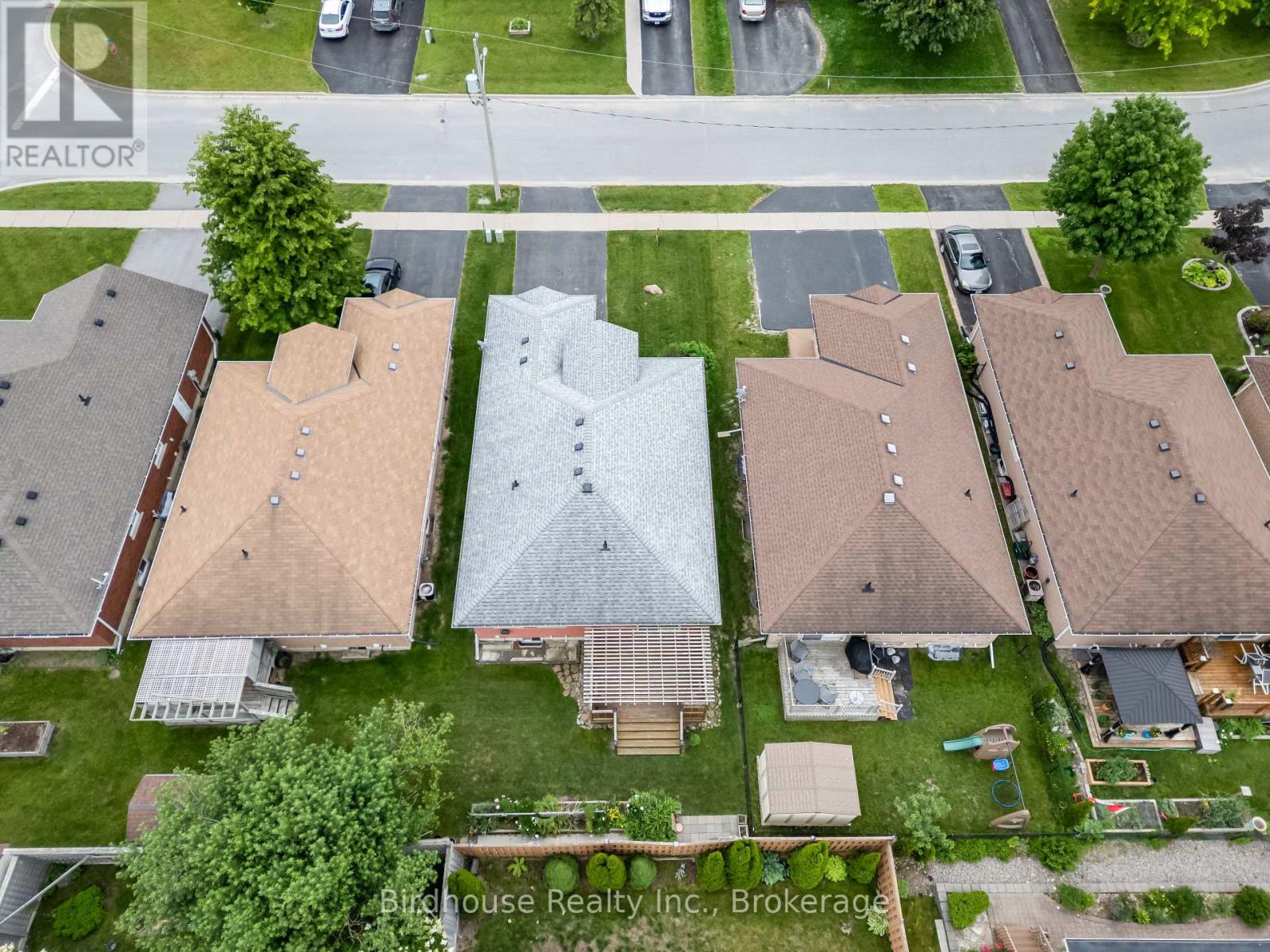 6 EAKINS CRESCENT - 29