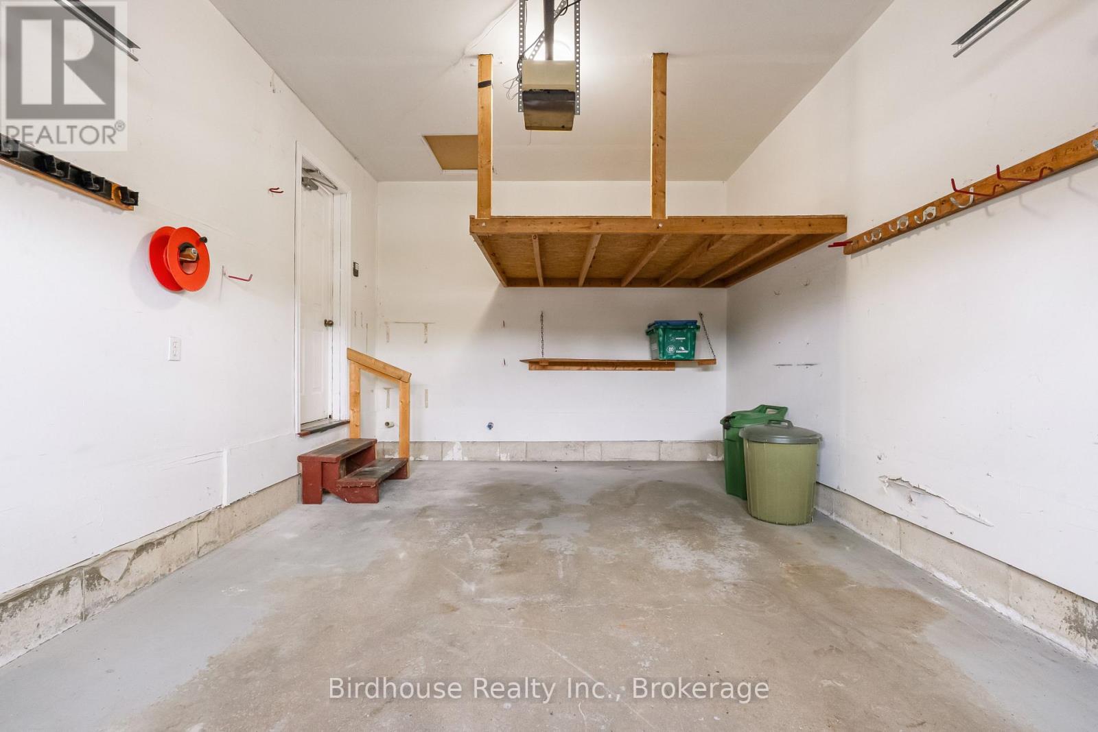 6 EAKINS CRESCENT - 23