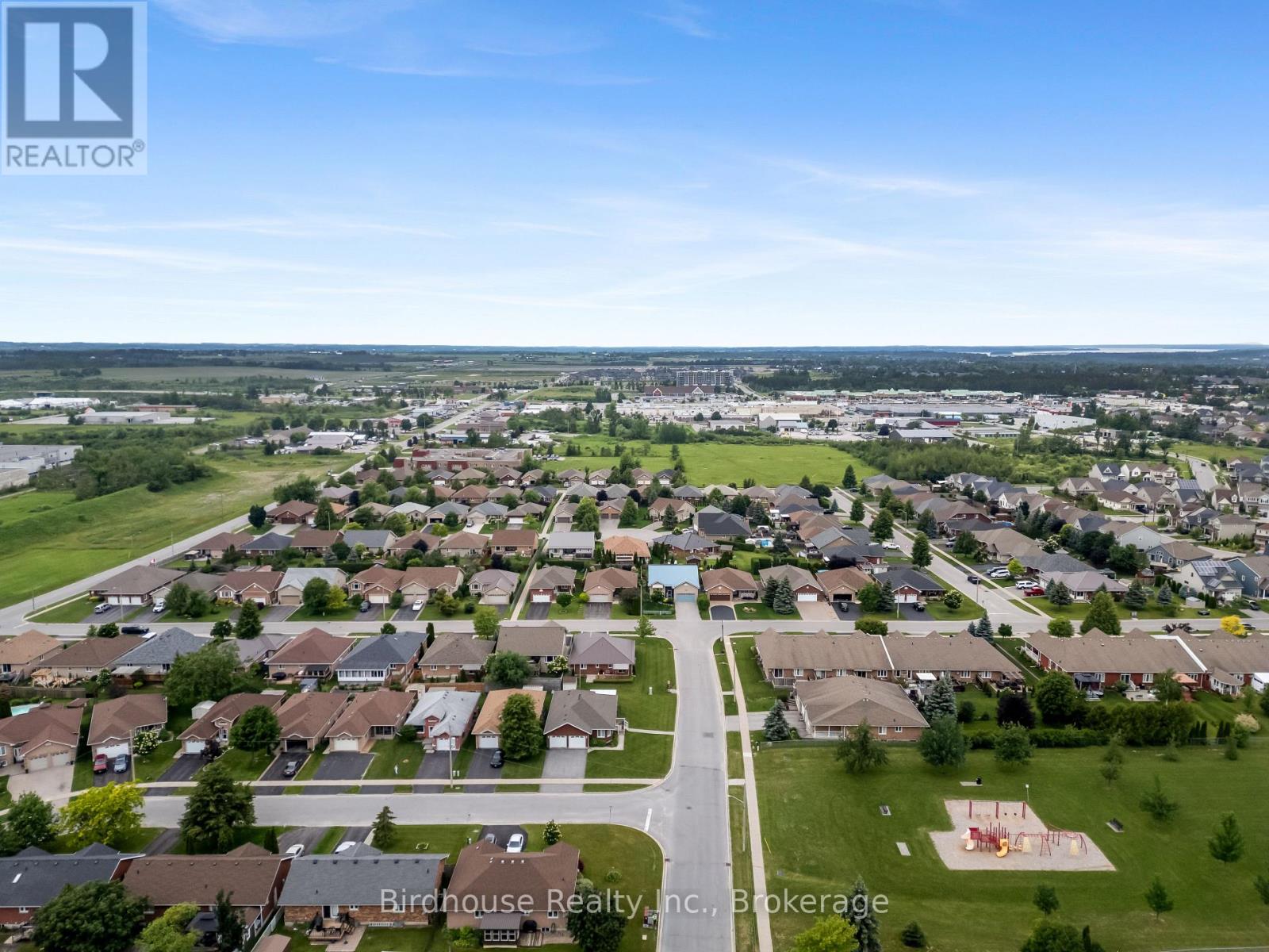 6 EAKINS CRESCENT - 31