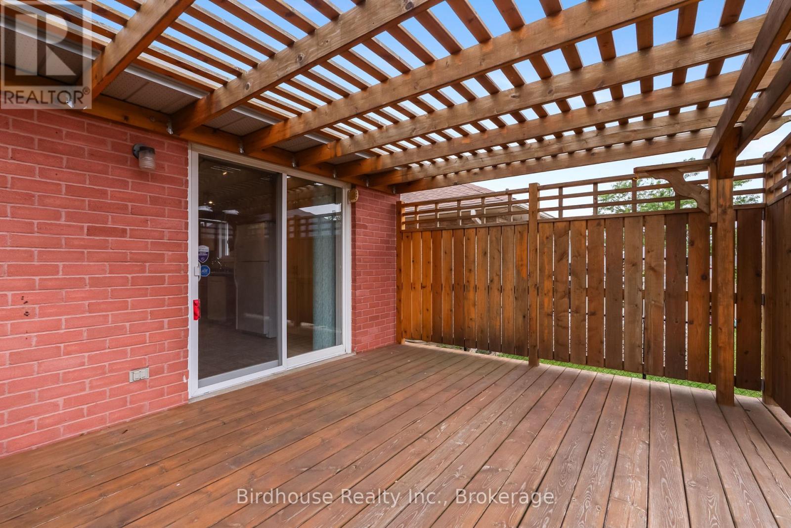 6 EAKINS CRESCENT - 28
