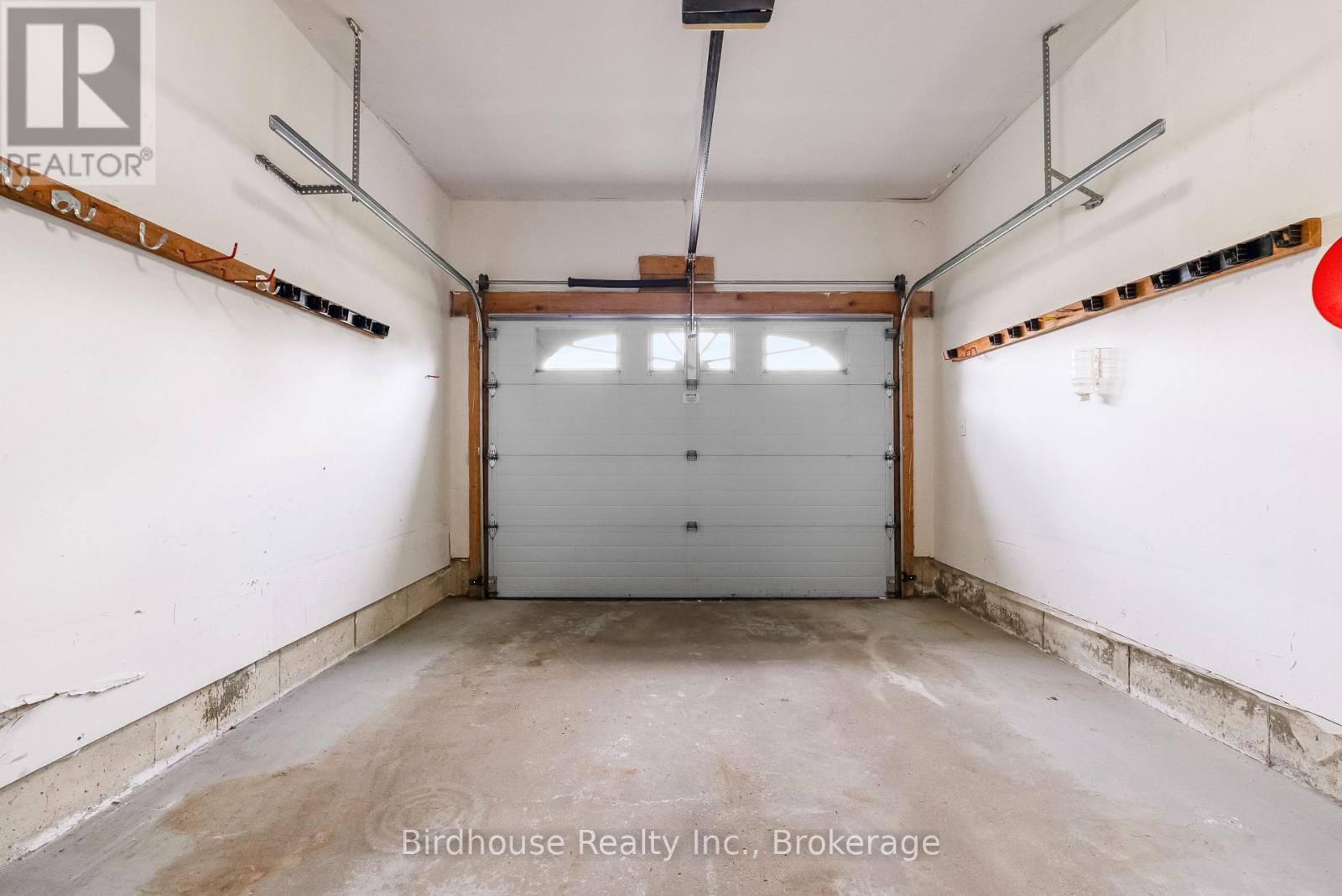 6 EAKINS CRESCENT - 22