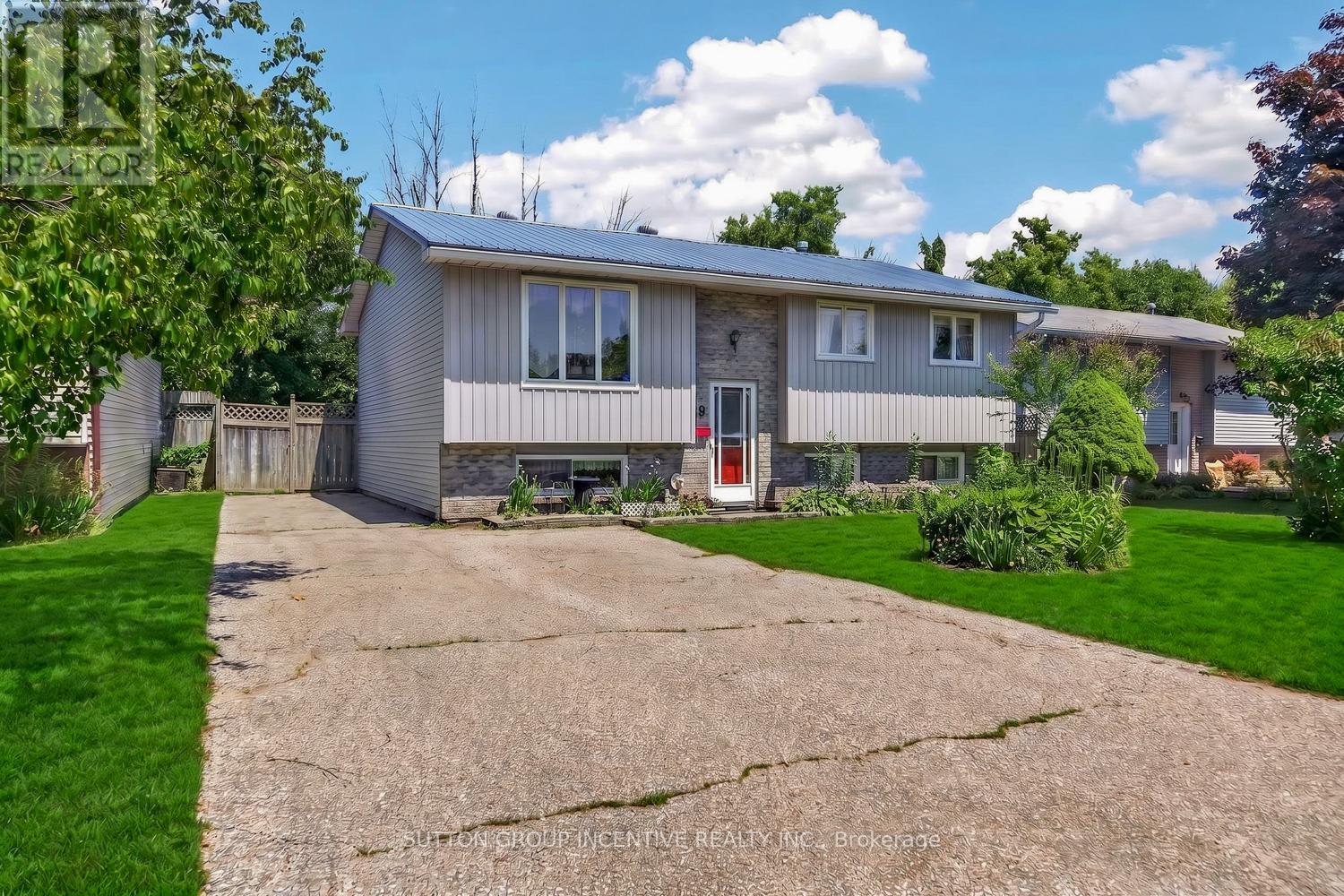 29 KORLEA CRESCENT - 1