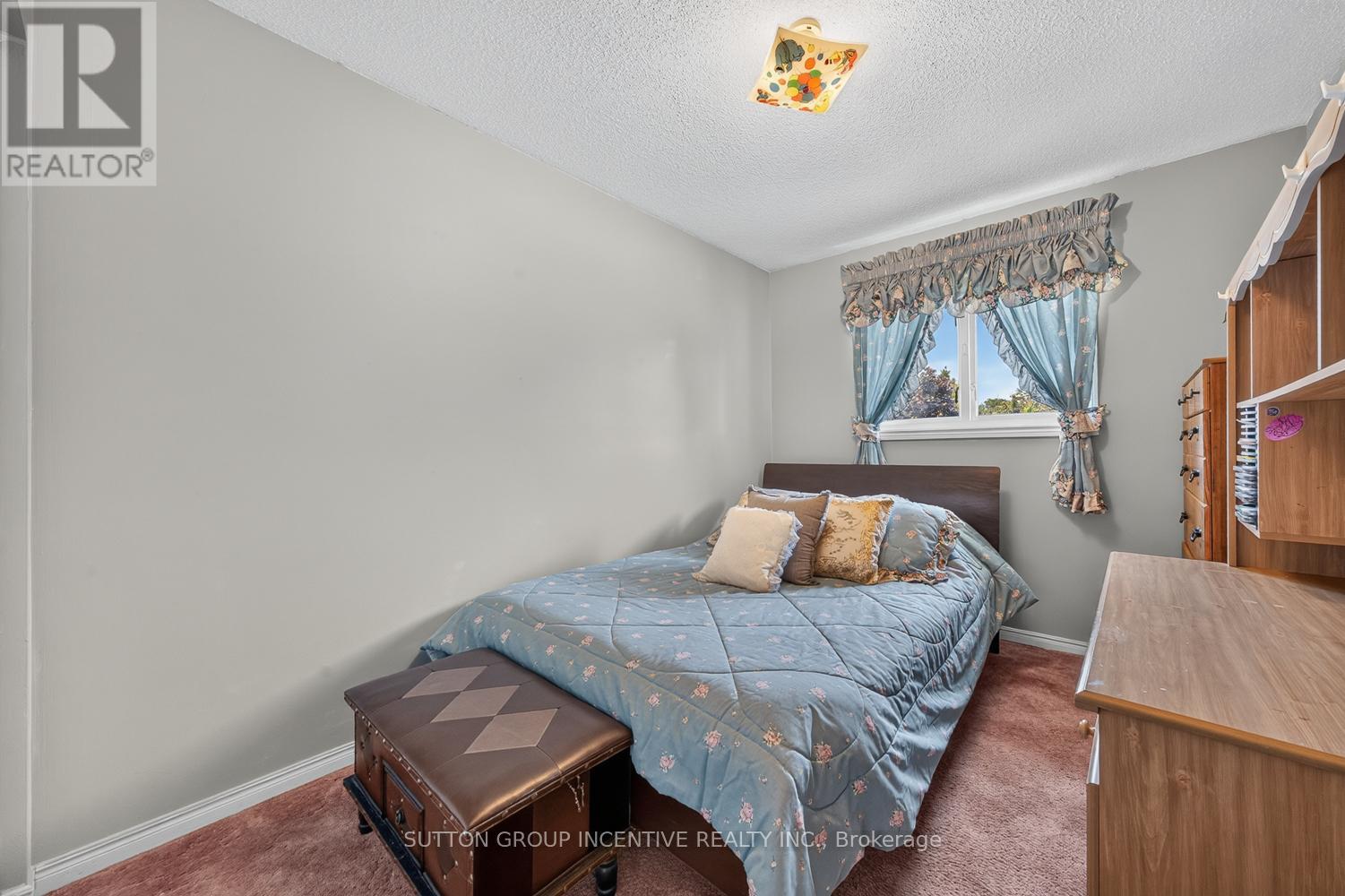 29 KORLEA CRESCENT - 13