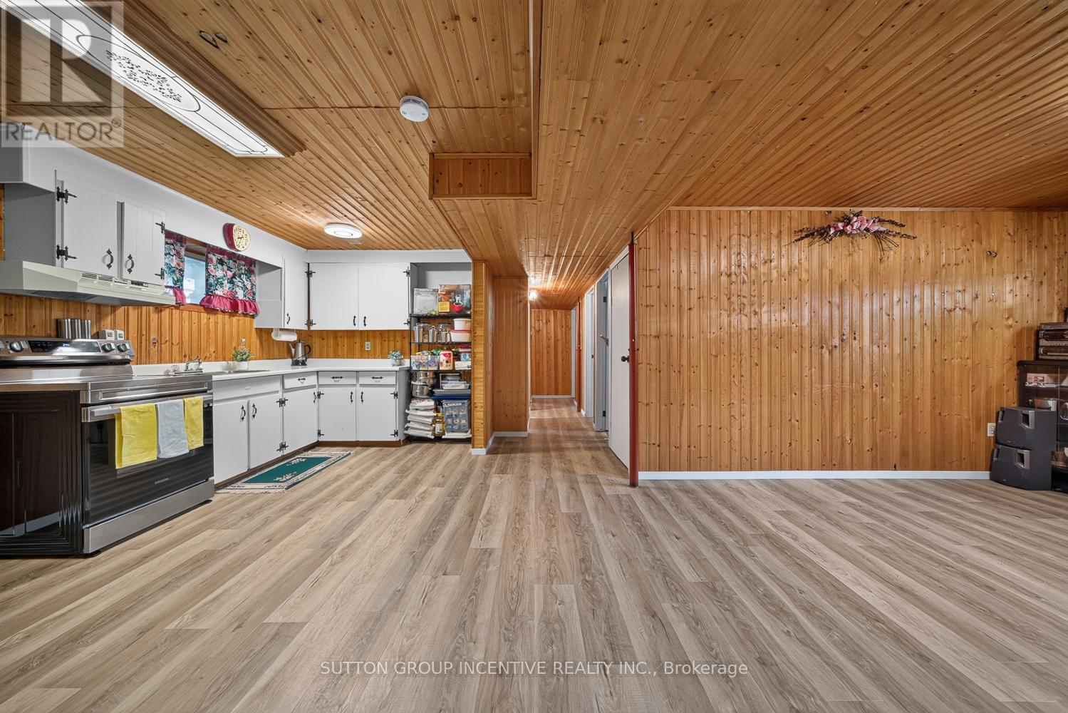29 KORLEA CRESCENT - 16