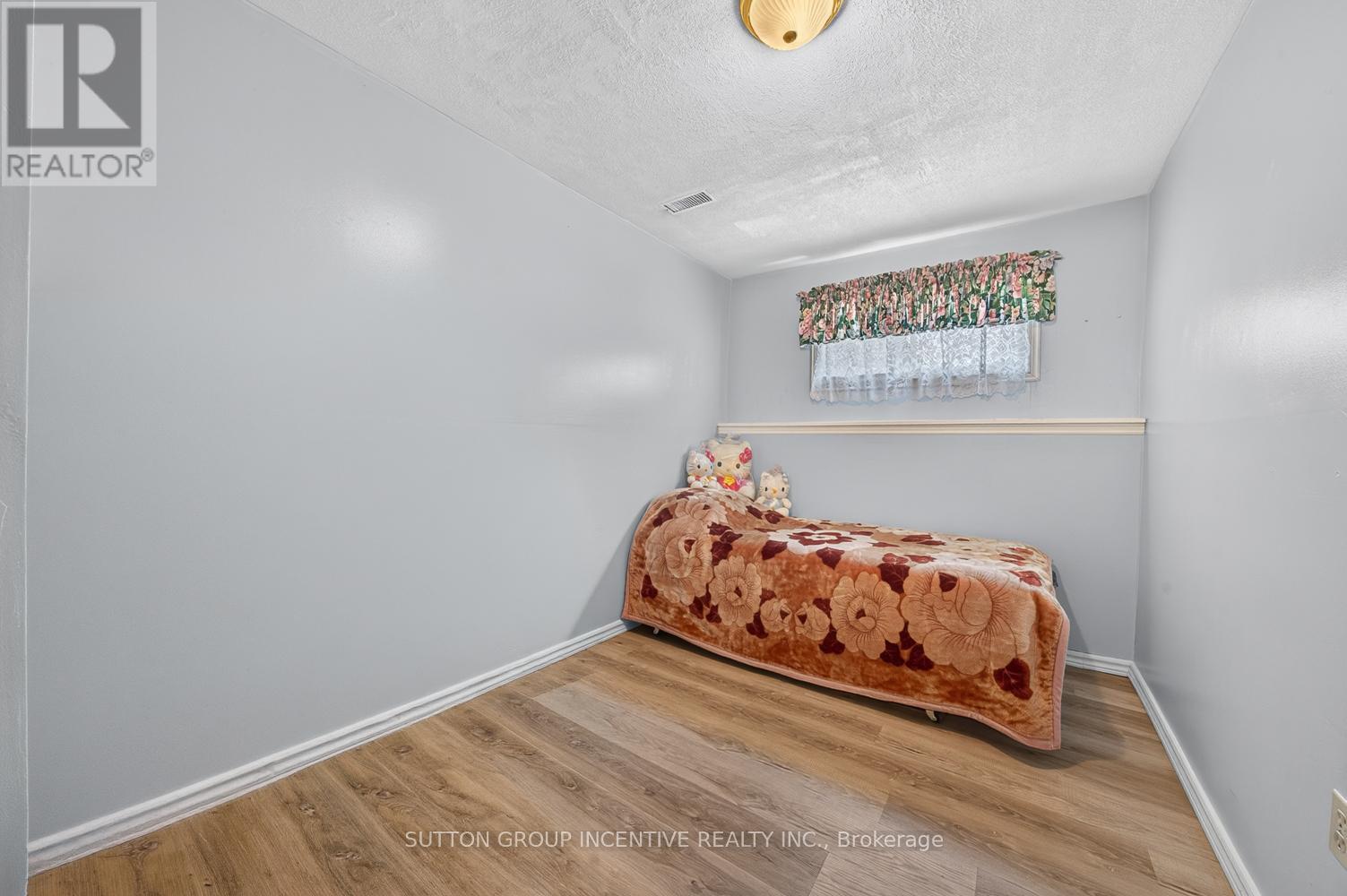 29 KORLEA CRESCENT - 22