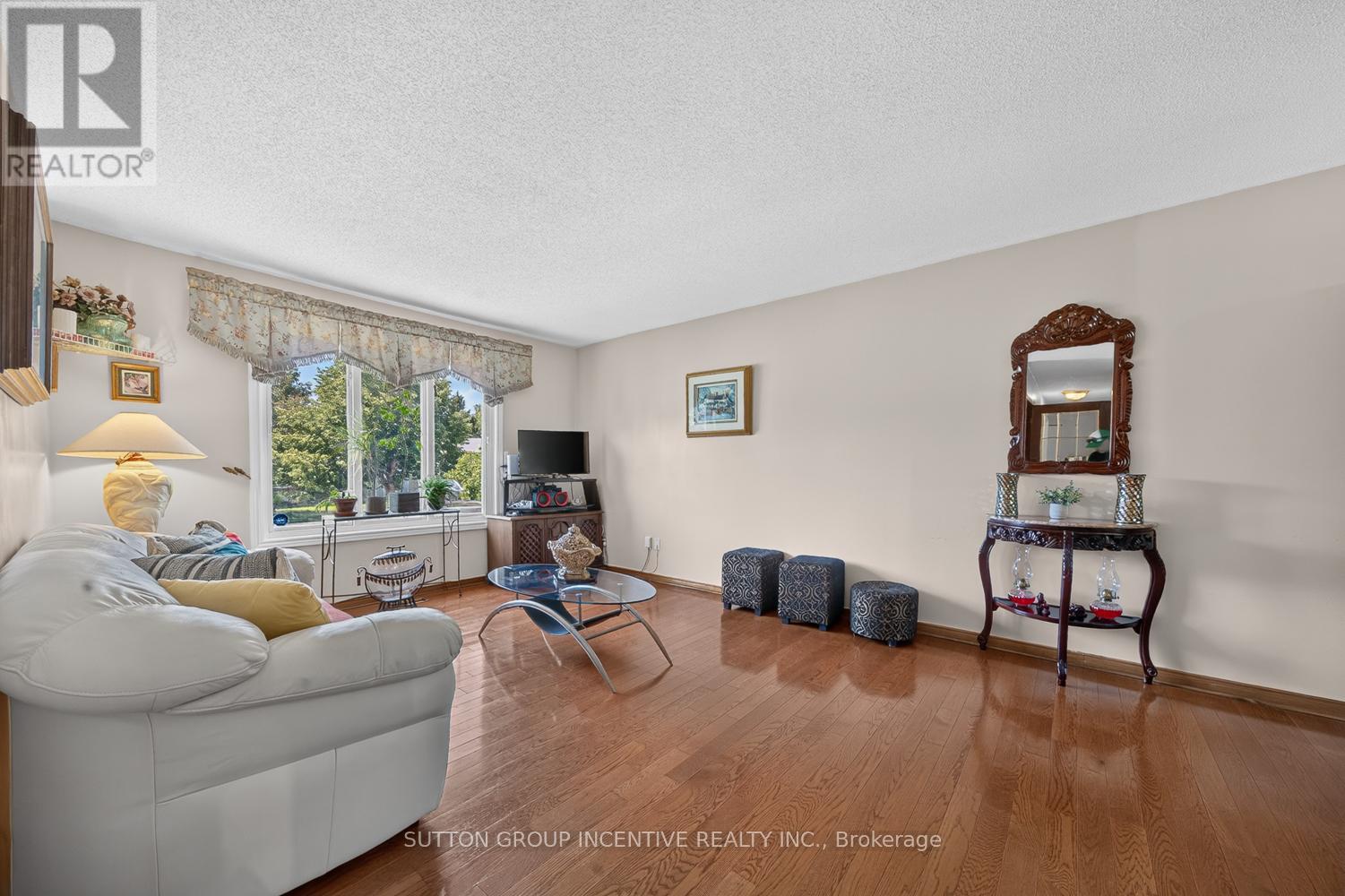 29 KORLEA CRESCENT - 3