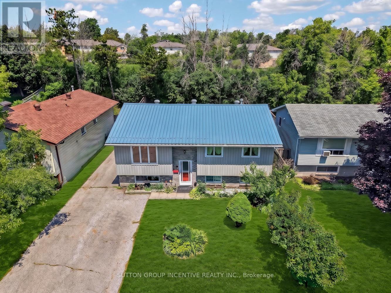 29 KORLEA CRESCENT - 32