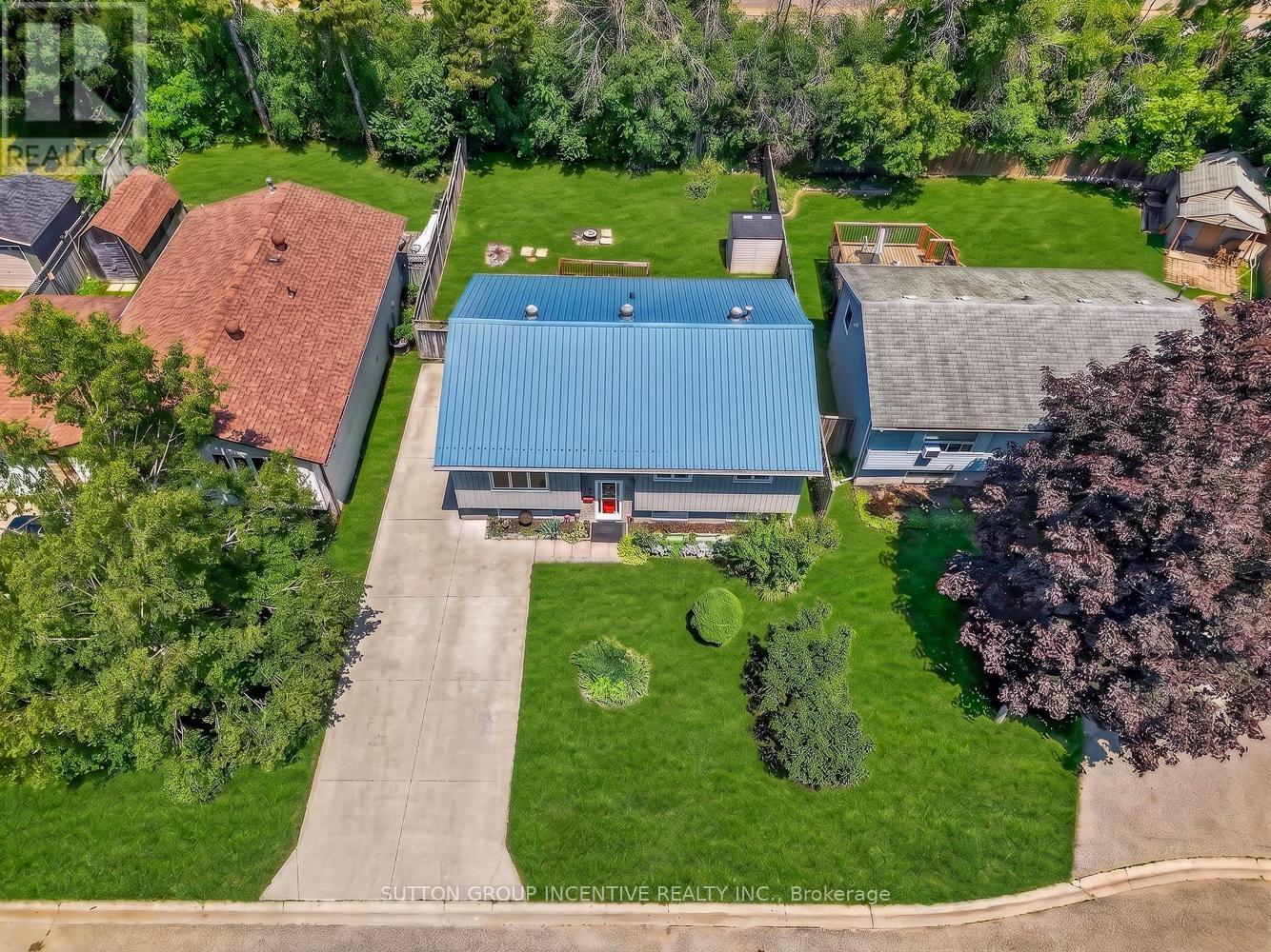 29 KORLEA CRESCENT - 33