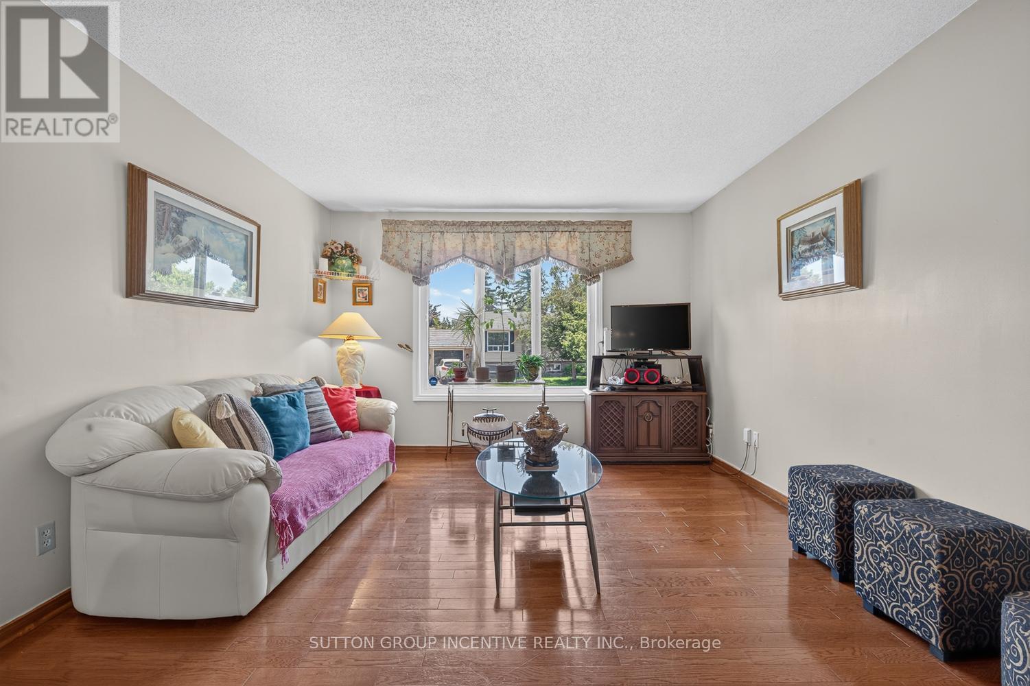 29 KORLEA CRESCENT - 4