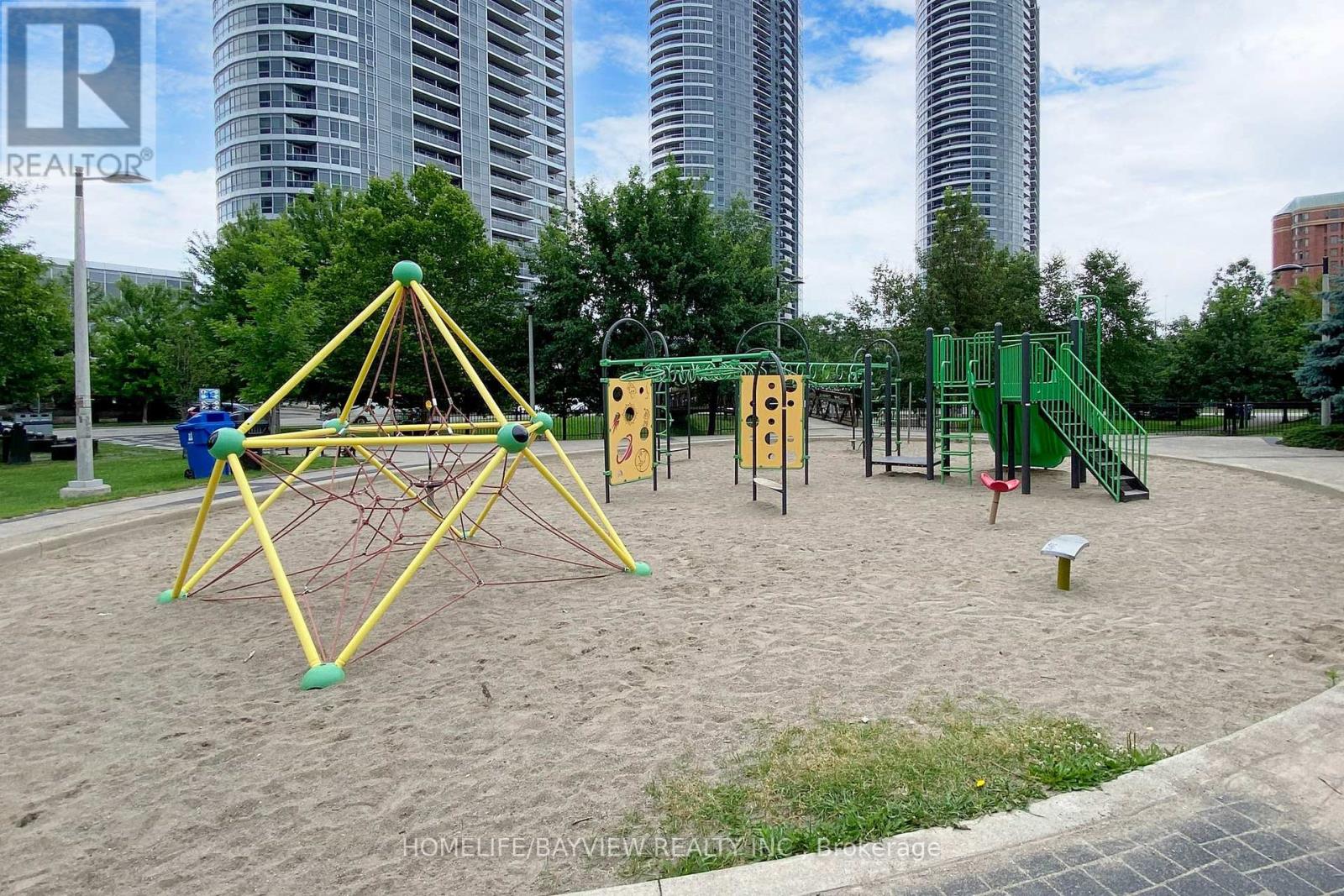 #711 181 VILLAGE GREEN SQUARE - 33