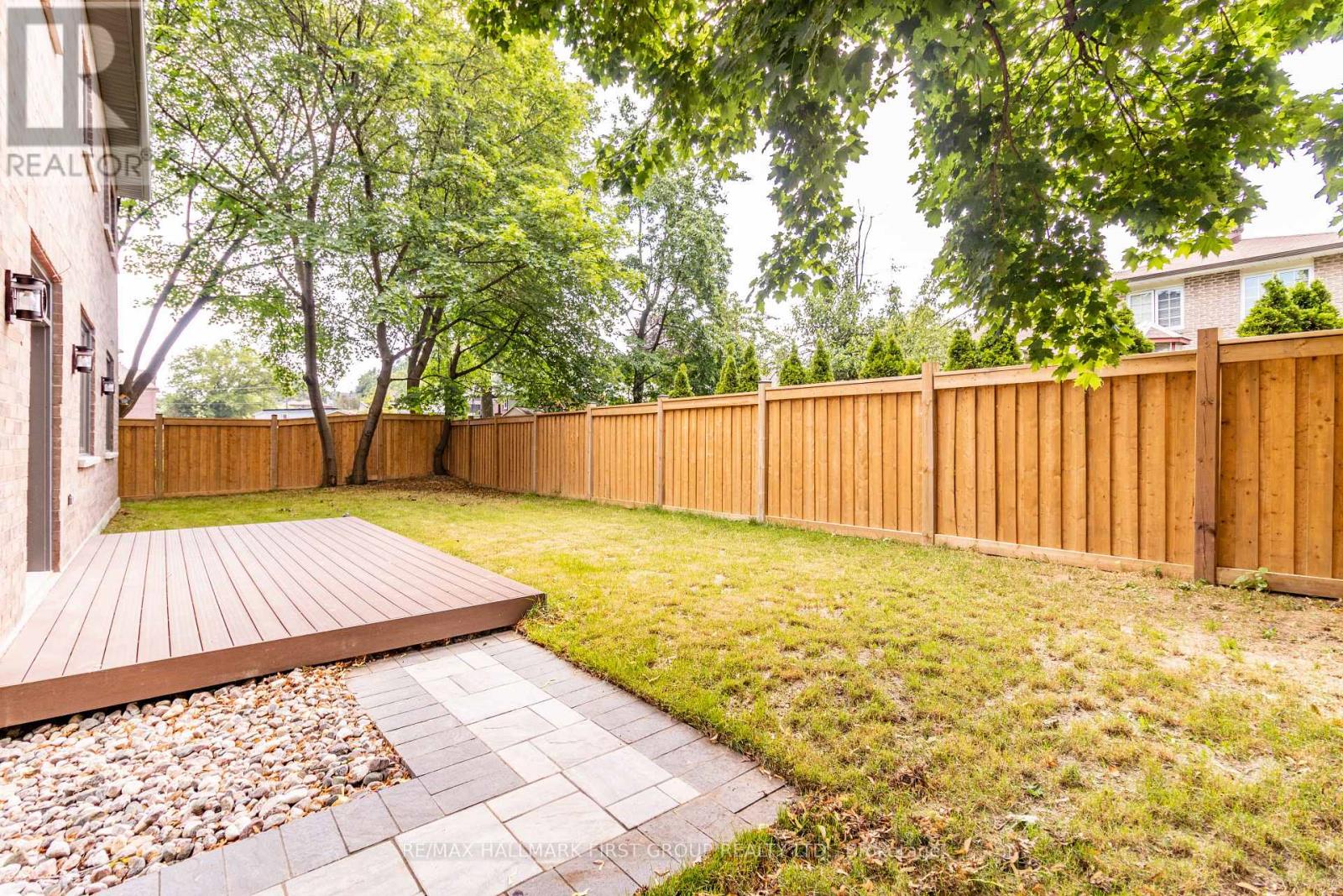 752 HILLVIEW CRESCENT - 47