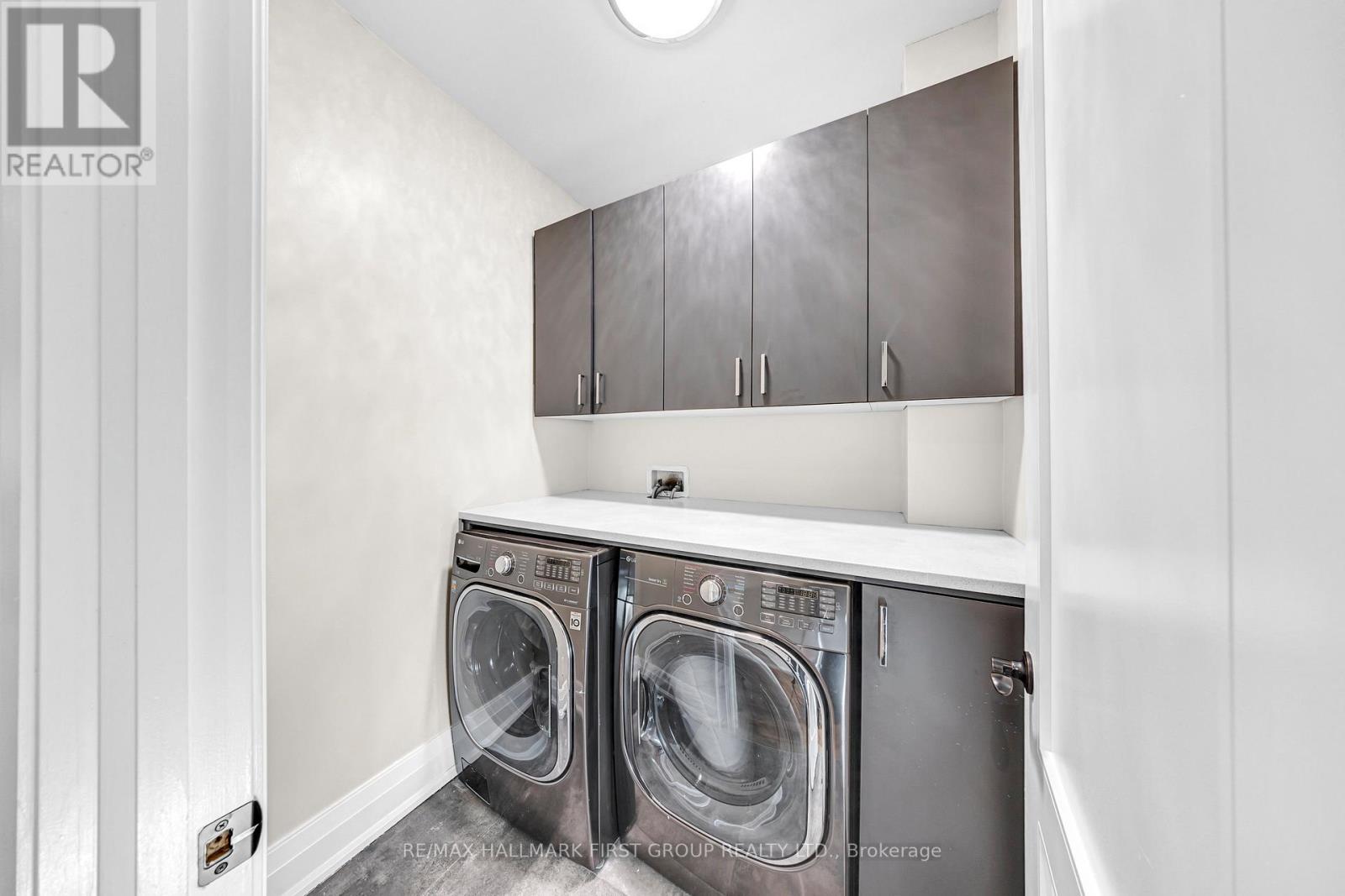 752 HILLVIEW CRESCENT - 37
