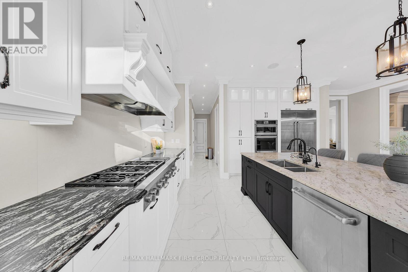 752 HILLVIEW CRESCENT - 21