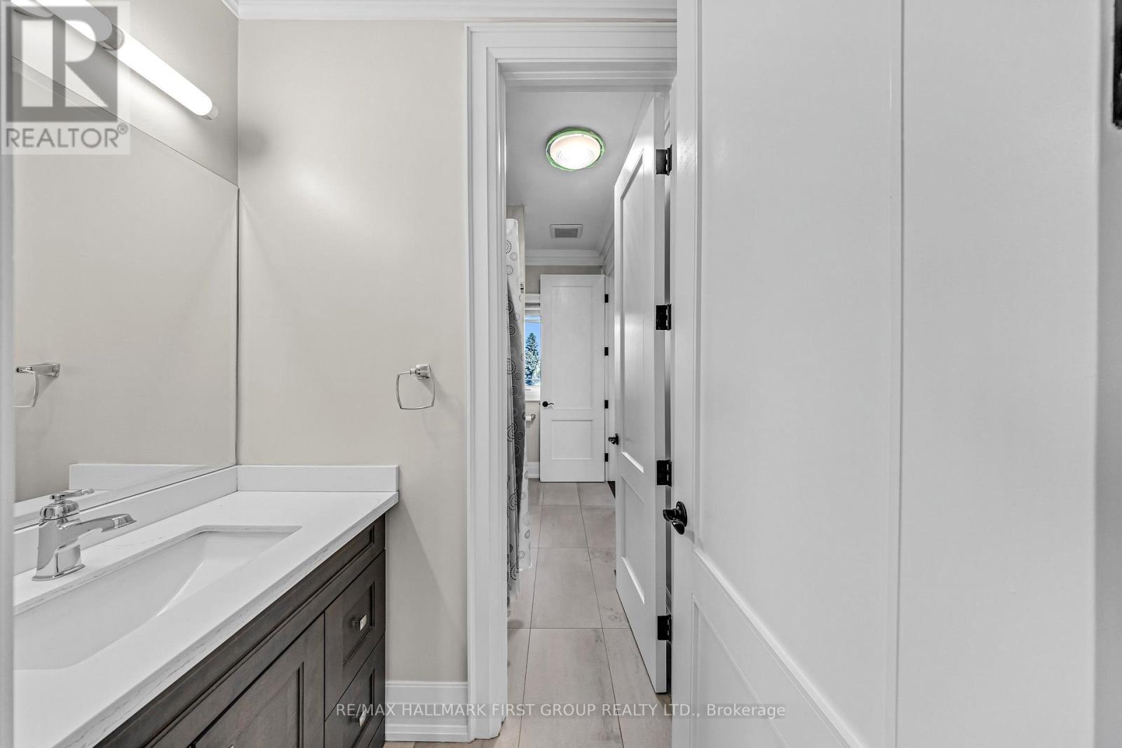 752 HILLVIEW CRESCENT - 27