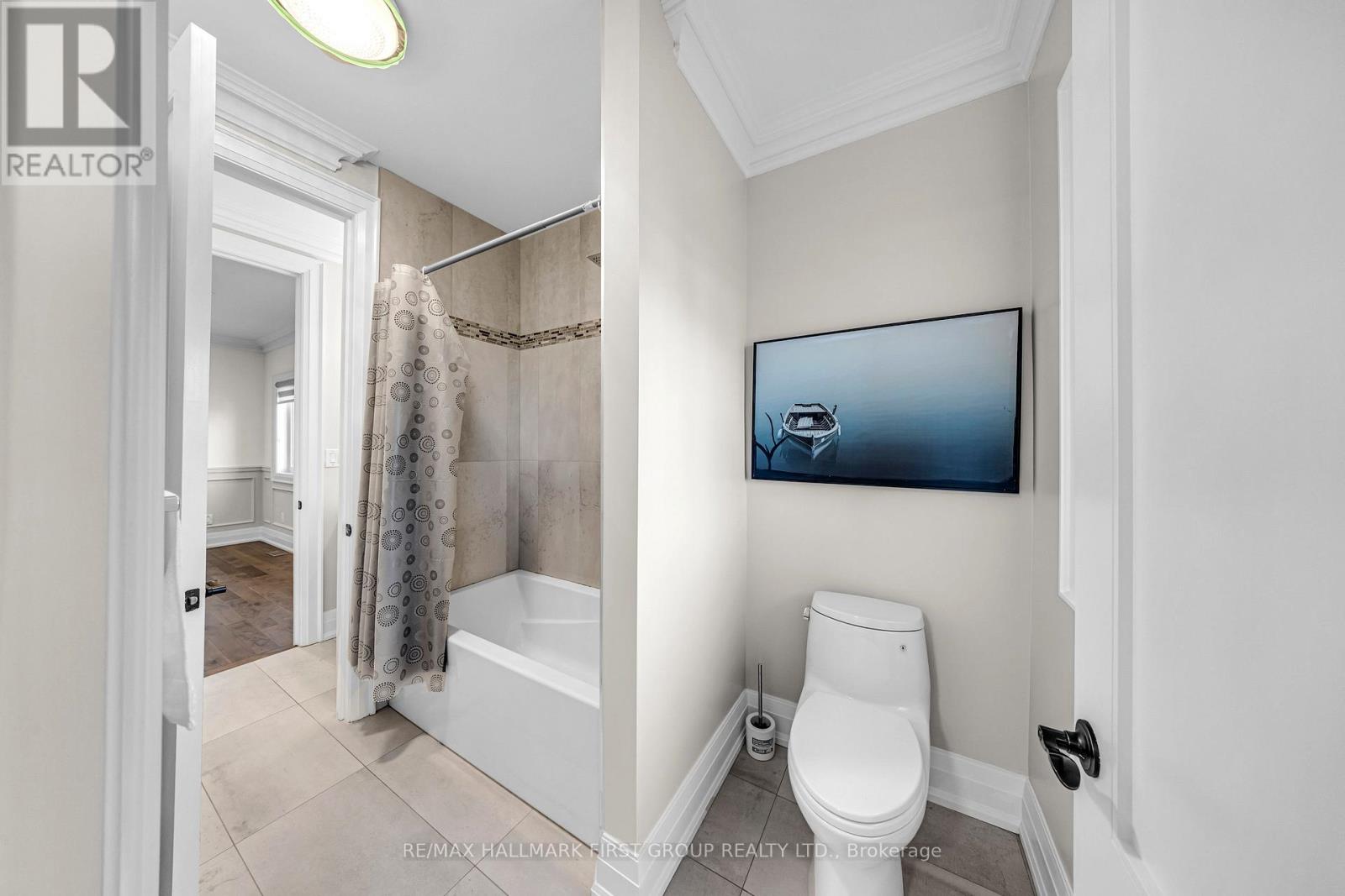 752 HILLVIEW CRESCENT - 28