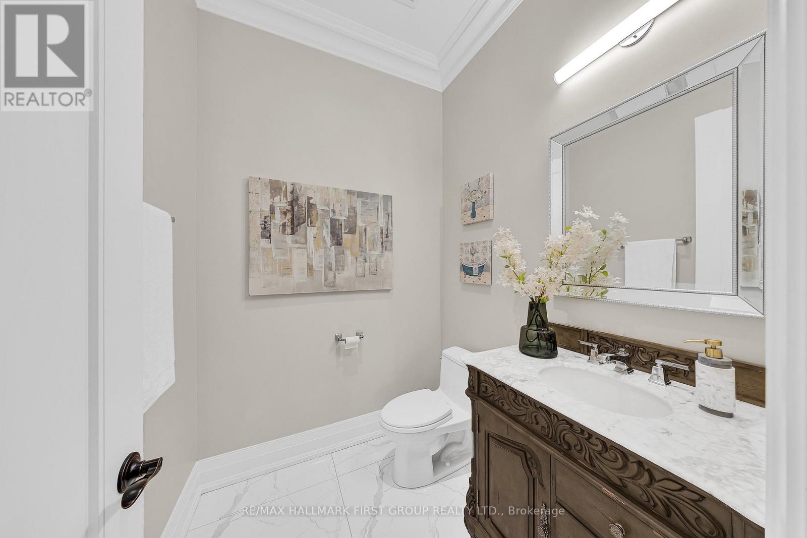 752 HILLVIEW CRESCENT - 9