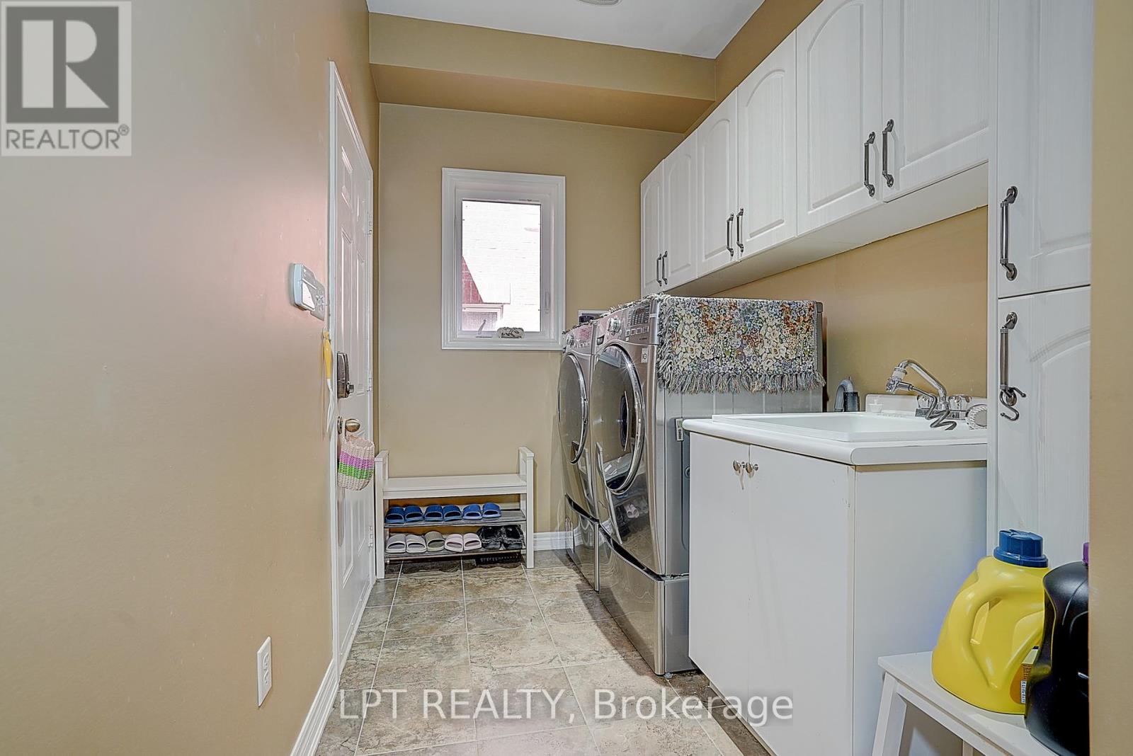 1168 MCTAVISH DRIVE - 14