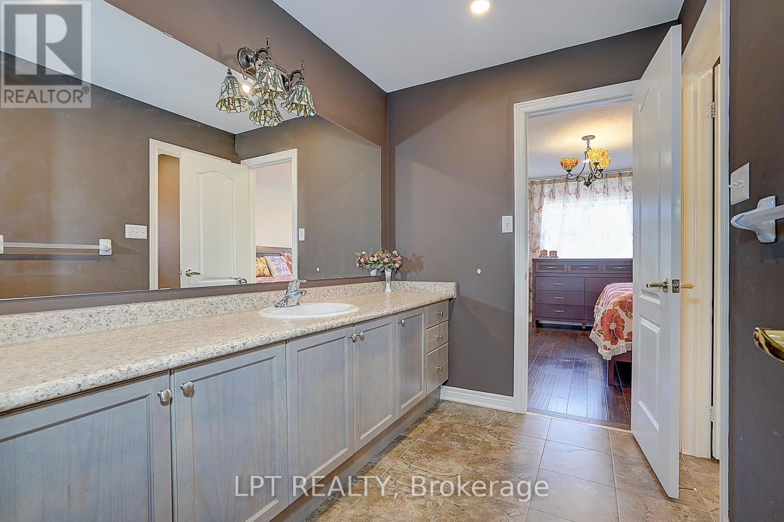 1168 MCTAVISH DRIVE - 27