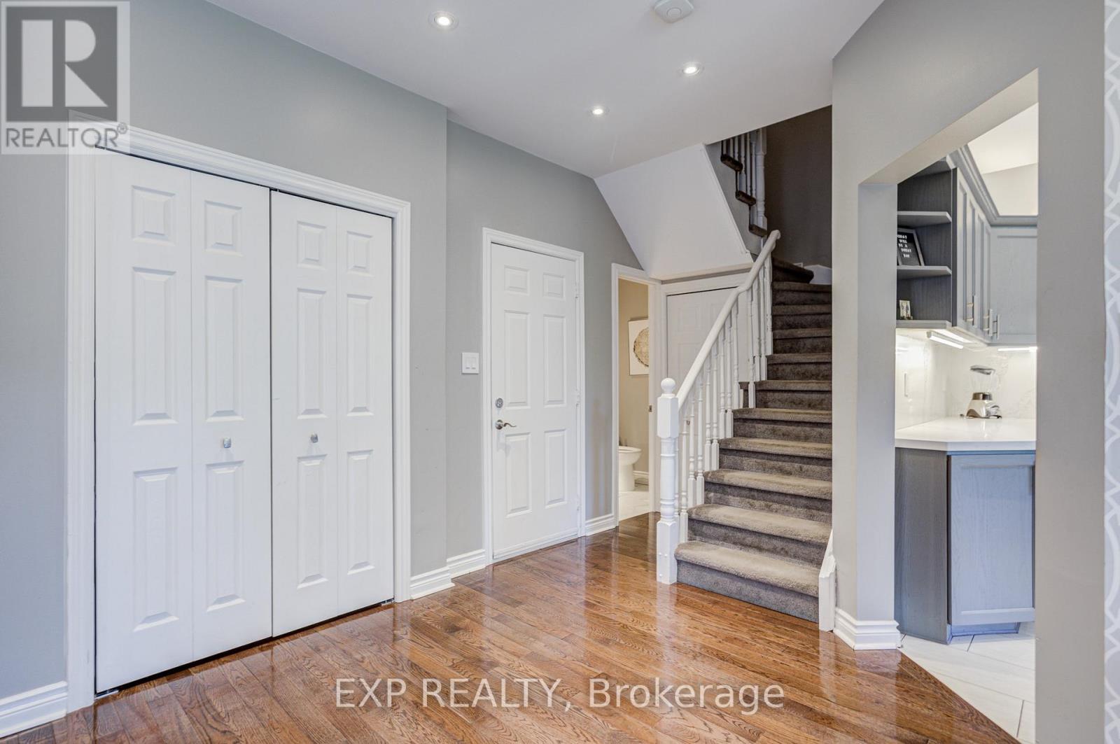 292 SHERIDAN COURT - 10