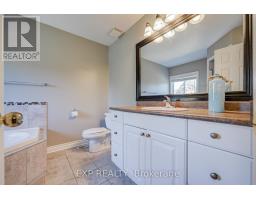 292 Sheridan Court, Newmarket, ON L3Y8P9 Photo 12