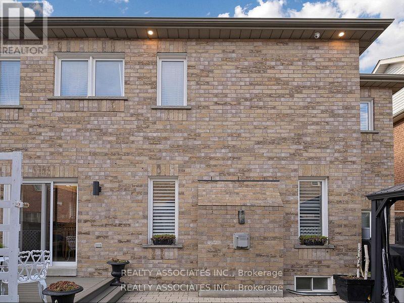 44 SHINING WILLOW CRESCENT - 42