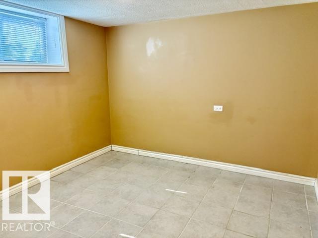 5320 50 ave — photo 17