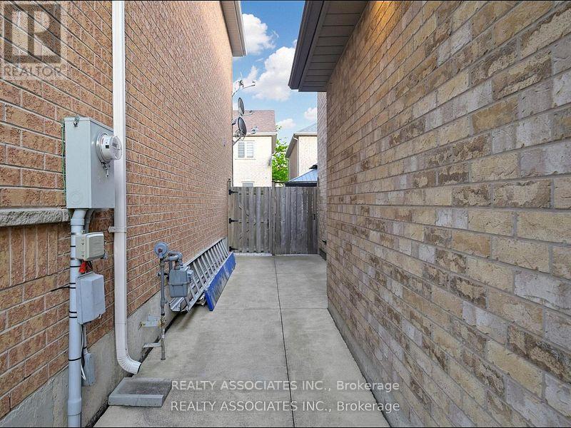 44 SHINING WILLOW CRESCENT - 48