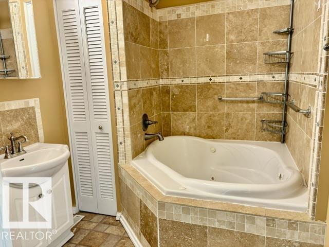 5320 50 ave — photo 14