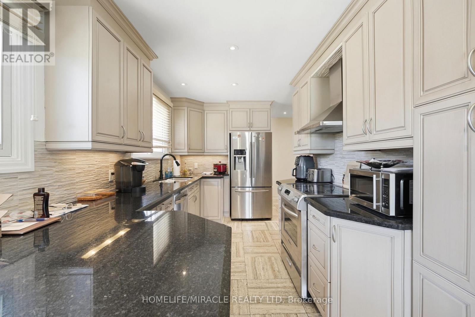 1585 CORAM CRESCENT - 10