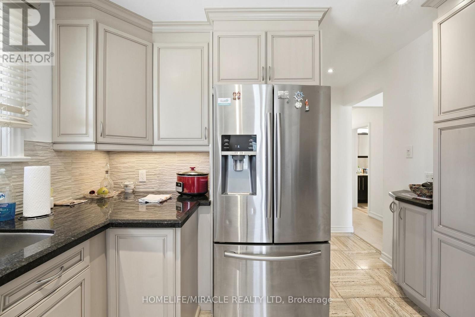 1585 CORAM CRESCENT - 13