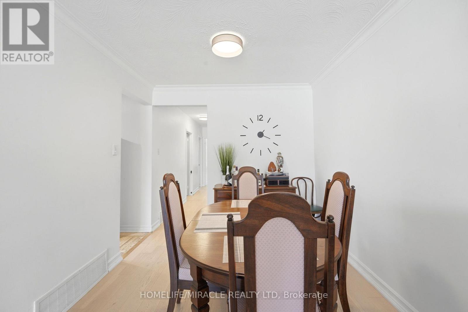 1585 CORAM CRESCENT - 18