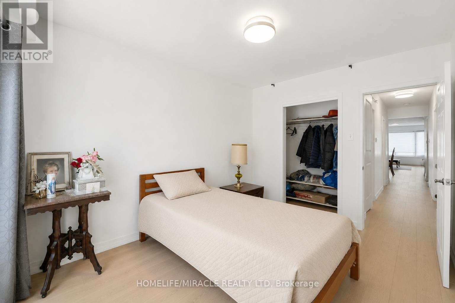 1585 CORAM CRESCENT - 27