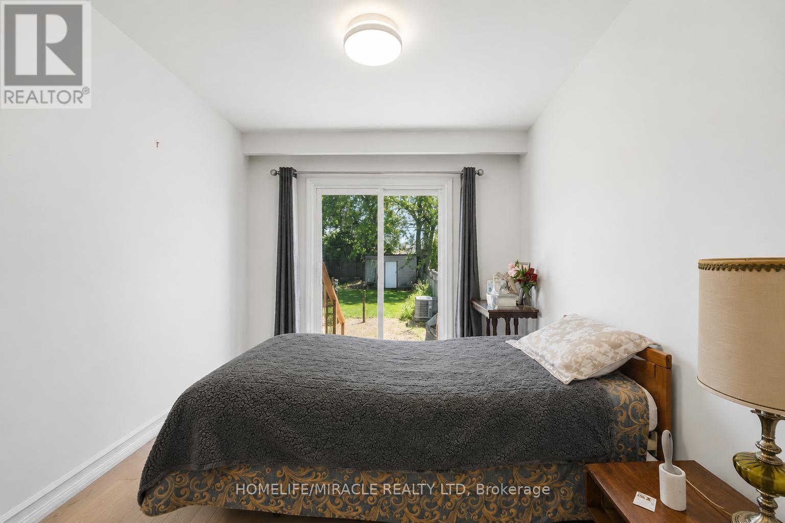 1585 CORAM CRESCENT - 28